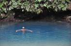 Mergulhando no pequeno cenote Blue Hole, ao sul de Belmopan, capital de Belize